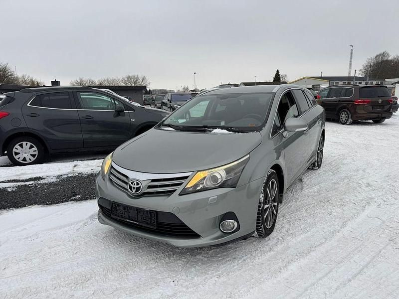 Gebraucht Toyota Avensis Life 147 PS (108 kW) 2013 Grau Kombi