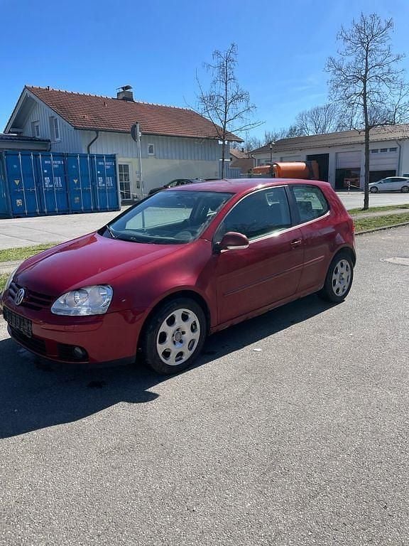 Rot Gebraucht 2005 VW Golf V Comfortline Limousine | 699 € (Superpreis) - Bild 1/4
