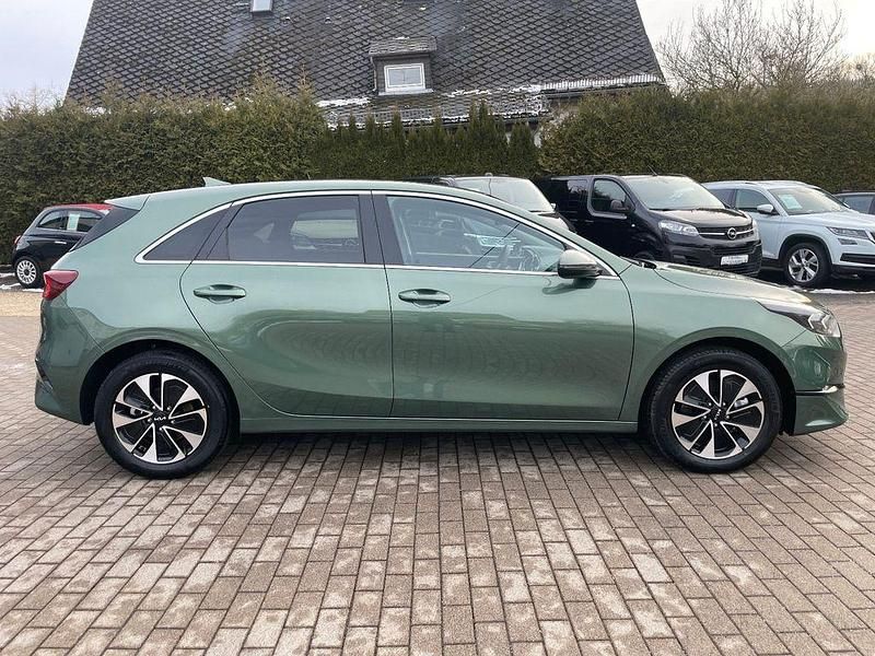 Neu Kia Ceed 140 PS (102 kW) 2025 Grün Kleinwagen
