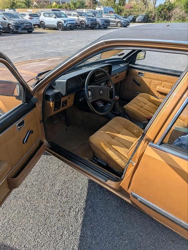 Second-hand Opel Commodore S 116 CP (85 kW) 1977 Auriu Coupe