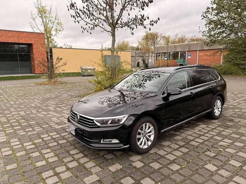 Schwarz Gebraucht 2019 VW Passat Comfortline Kombi | 19.400 € (Fairer Preis) - Bild 1/4
