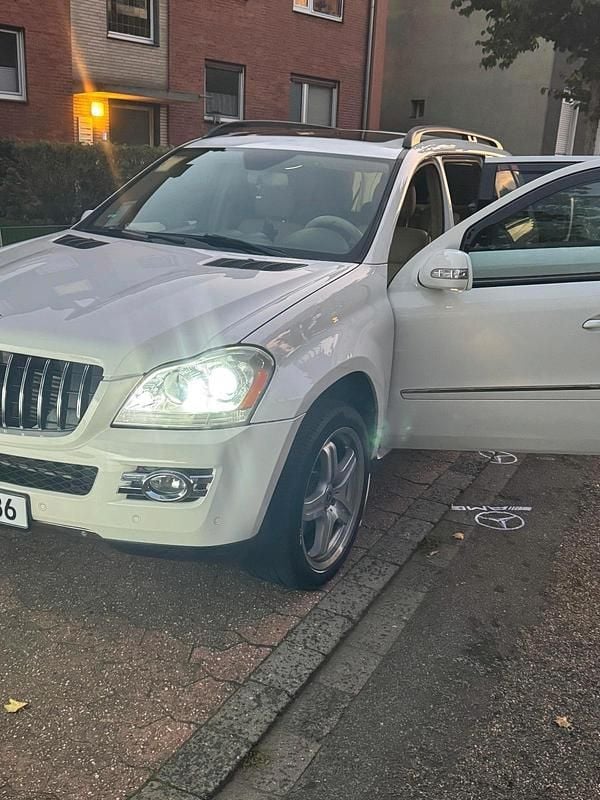 Weiß Gebraucht 2008 Mercedes GL320 SUV | 17.000 € (Teuer) - Bild 1/4