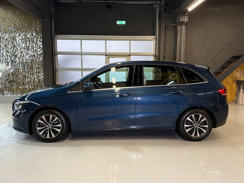 Gebraucht Mercedes B200 163 PS (119 kW) 2021 Blau Van / Kleinbus