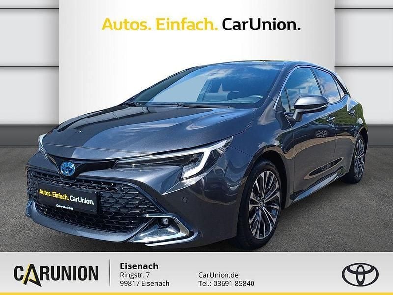 Marlin grau Gebraucht 2024 Toyota Corolla Hybrid Play Limousine | 25.900 € (Guter Preis) - Bild 1/4