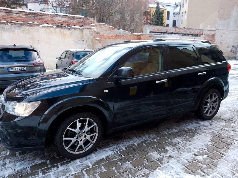 Beige Gebraucht 2014 Fiat Freemont Black Code SUV | 10.000 € (Teuer) - Bild 1/4