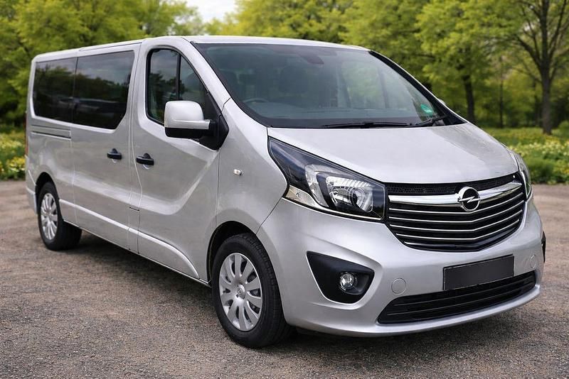 Gebraucht Opel Vivaro 145 PS (106 kW) 2018 Silber Van / Kleinbus
