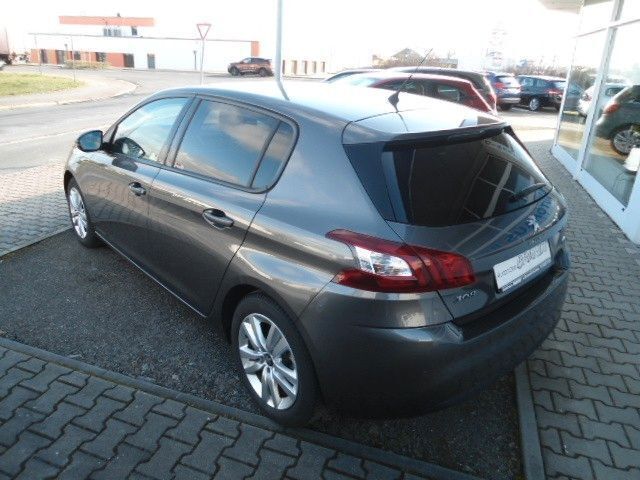 Gebraucht Peugeot 308 Active 131 PS (96 kW) 2017 Platiniumgrau/metall Limousine