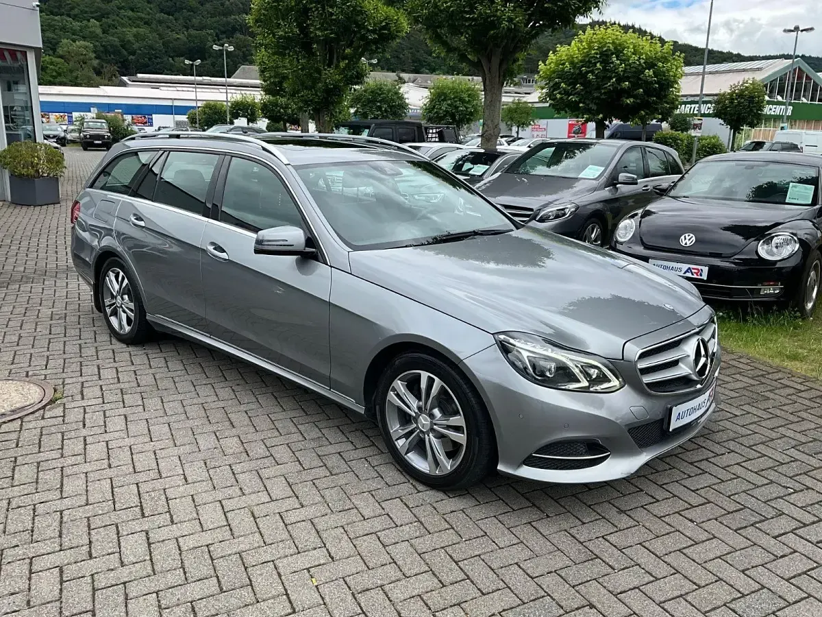Gebraucht Mercedes E300 204 PS (150 kW) 2013 Silber Kombi