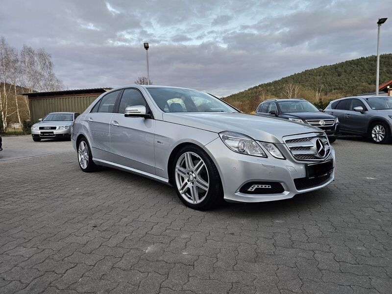 Silber Gebraucht 2009 Mercedes E350 Avantgarde Limousine | 13.500 € (Fairer Preis) - Bild 1/4
