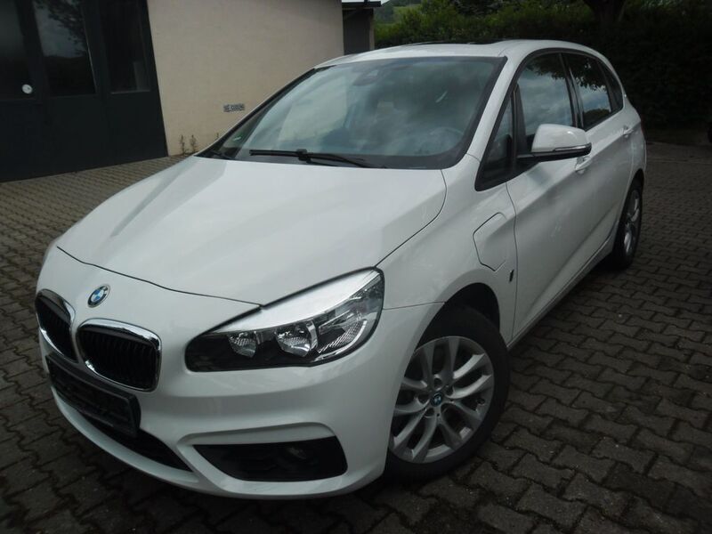 Weiß Gebraucht 2017 BMW 225 Active Tourer Van / Kleinbus | 14.790 € (Guter Preis) - Bild 1/4