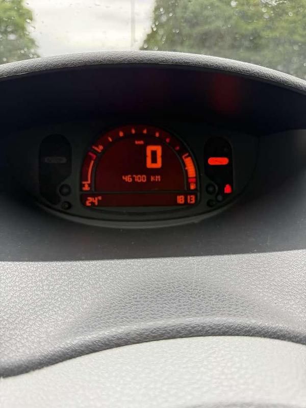 Grau Gebraucht 2010 Renault Modus Expression Van / Kleinbus | 3.800 € (Fairer Preis) - Bild 1/4