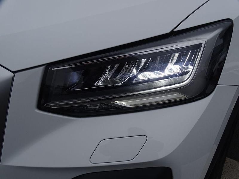 Gebraucht Audi Q2 Basis 110 PS (80 kW) 2023 Weiß arkonaweiß SUV