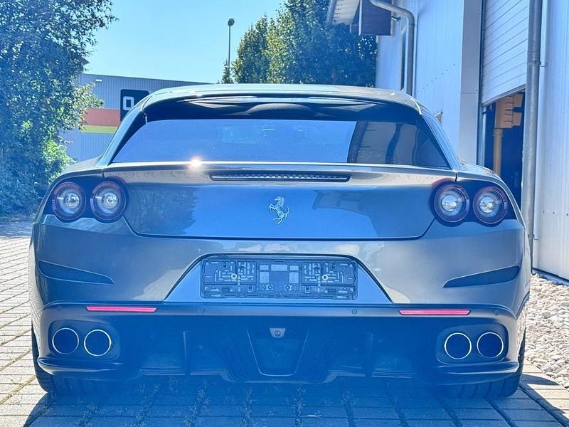 Gebraucht Ferrari GTC4Lusso 689 PS (506 kW) 2017 Grigio silverstone Kombi