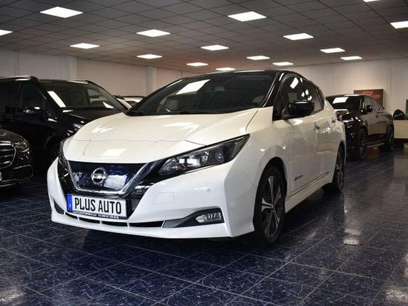 Gebraucht Nissan Leaf 360º 110 kW (150 PS) 2020 Pearl white/black m Kleinwagen