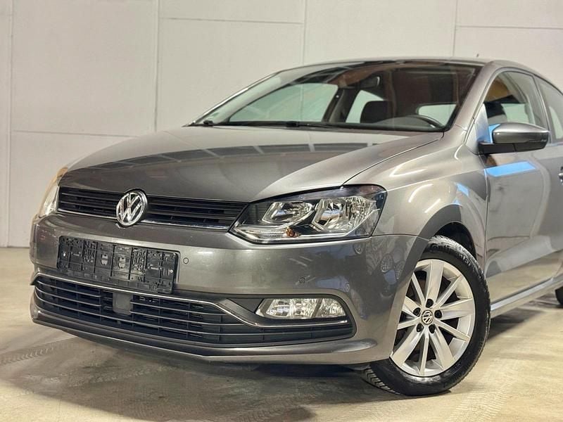 Grau Gebraucht 2015 VW Polo Limousine | 5.700 € (Superpreis) - Bild 1/4