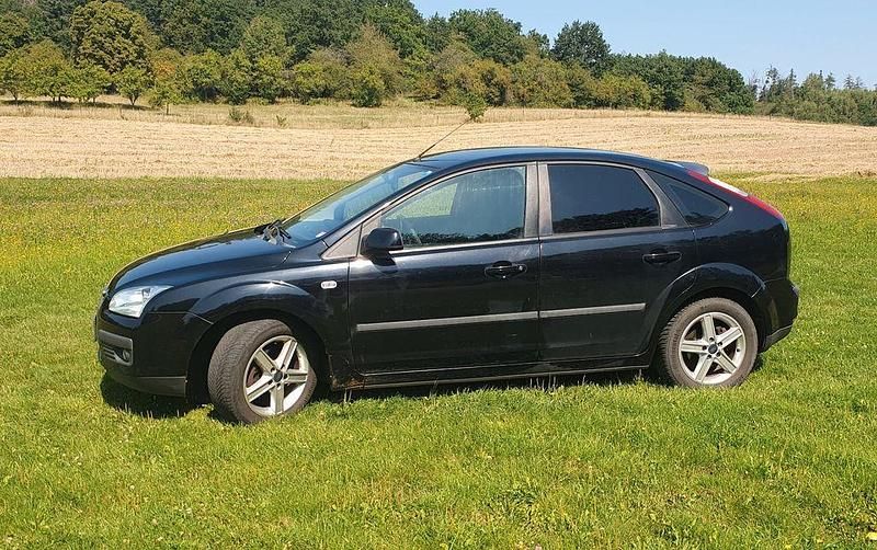Schwarz Gebraucht 2007 Ford Focus Ghia Limousine | 1.100 € (Superpreis) - Bild 1/4
