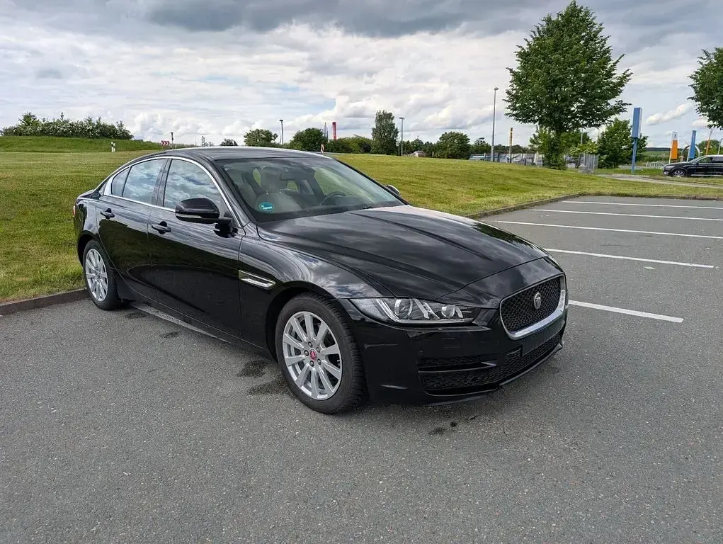 Gebraucht Jaguar XE Prestige 179 PS (131 kW) 2017 Schwarz Limousine