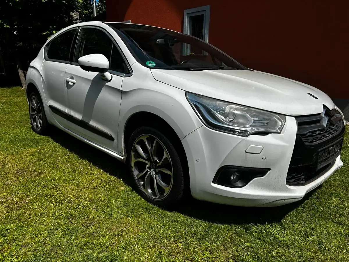Gebraucht Citroën DS4 Sport Chic 163 PS (119 kW) 2012 Weiß Kleinwagen