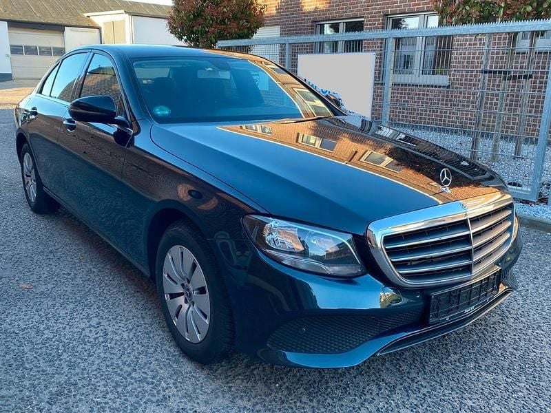 Gebraucht Mercedes E220 194 PS (142 kW) 2017 Grün Limousine