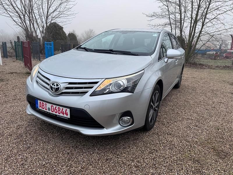 Silber Gebraucht 2013 Toyota Avensis Kombi | 6.750 € (Fairer Preis) - Bild 1/4