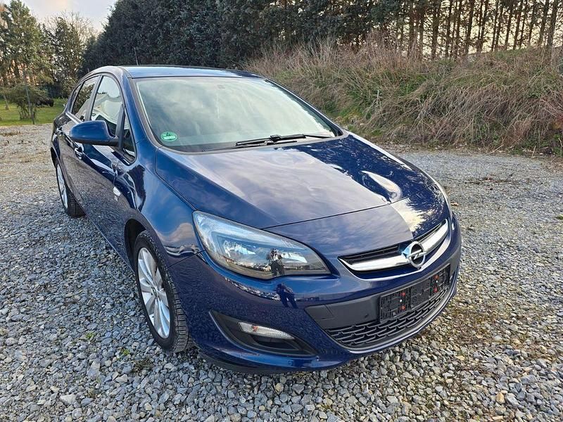 Gebraucht Opel Astra Edition 140 PS (102 kW) 2012 Blau Limousine
