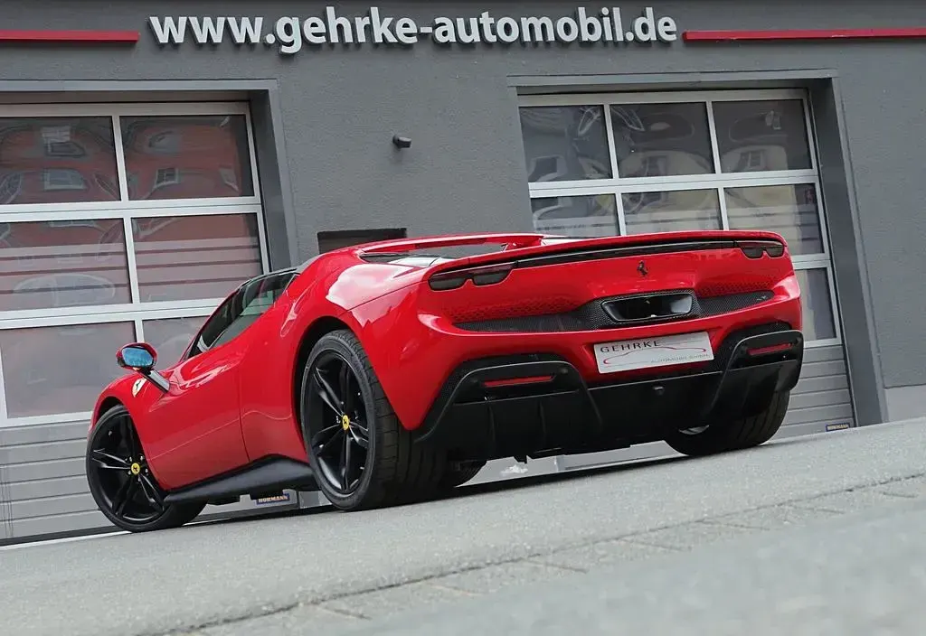 Second-hand Ferrari 296 829 CP (609 kW) 2025 Roșu