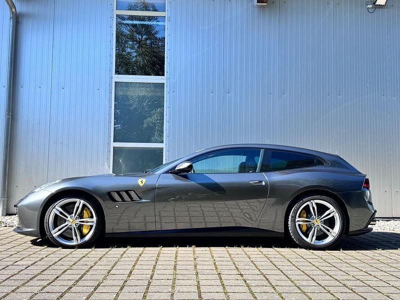Gebraucht Ferrari GTC4Lusso 689 PS (506 kW) 2017 Grigio silverstone Kombi