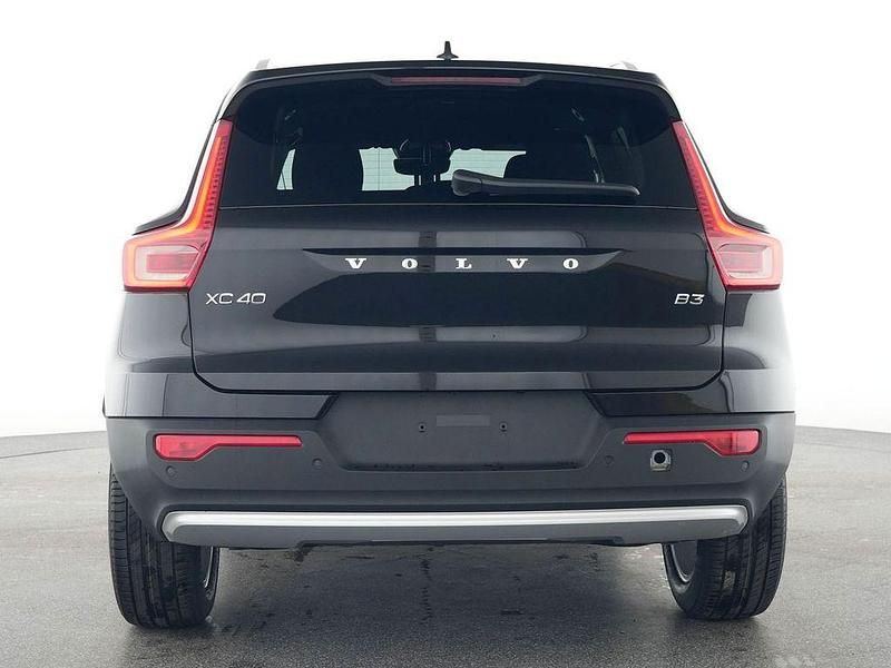Gebraucht Volvo XC40 Core 163 PS (119 kW) 2025 Onyx black / metallic SUV