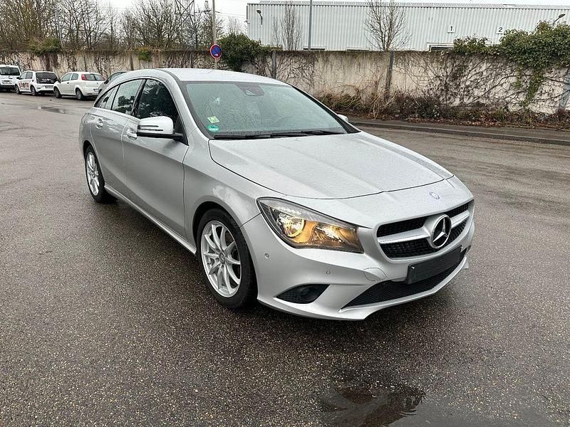 Grau Gebraucht 2016 Mercedes CLA200 Limousine | 15.750 € (Guter Preis) - Bild 1/4