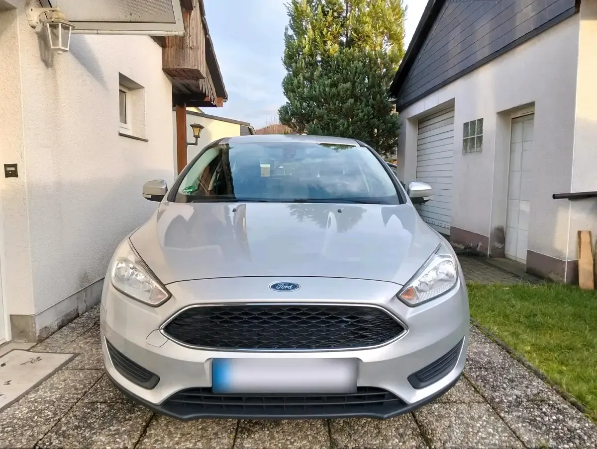 Gebraucht Ford Focus 95 PS (69 kW) 2016 Silber Limousine