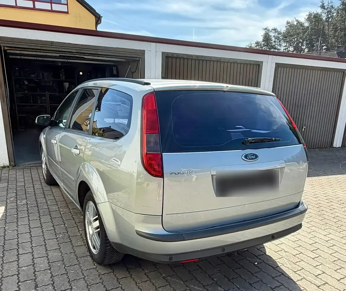 Używany Ford Focus 116 KM (85 kW) 2005 Srebrny Kombi