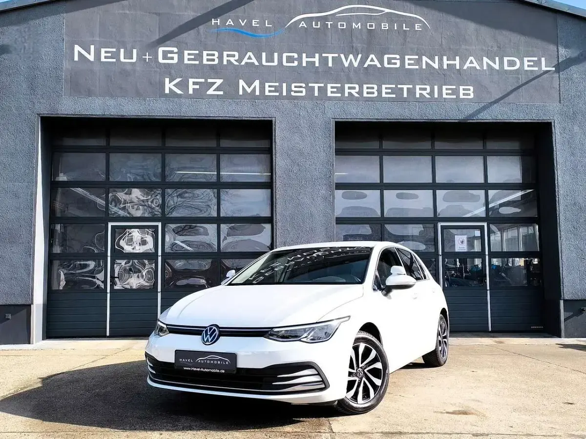Gebraucht VW Golf VIII 116 PS (85 kW) 2022 Weiß Limousine