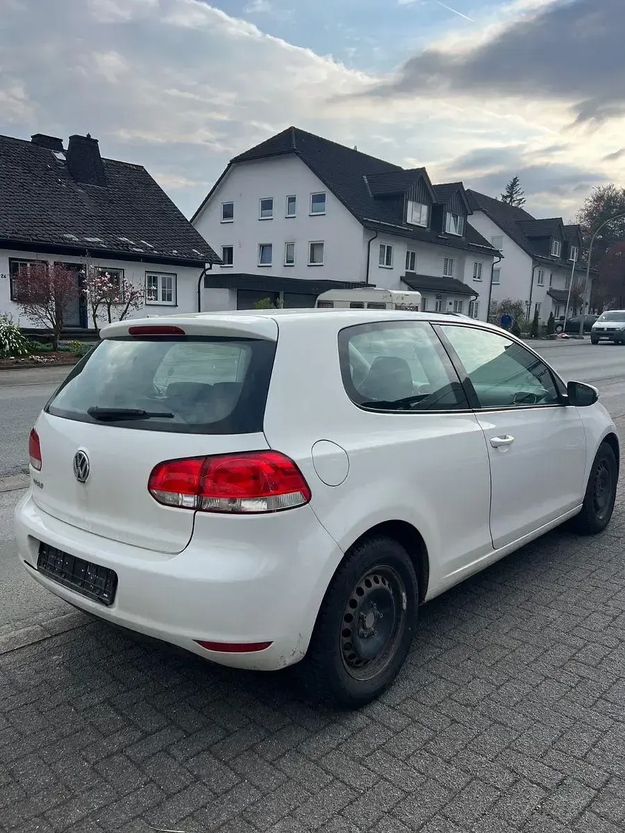 Usata VW Golf VI Trendline 80 CV (58 kW) 2009 Bianco Utilitaria