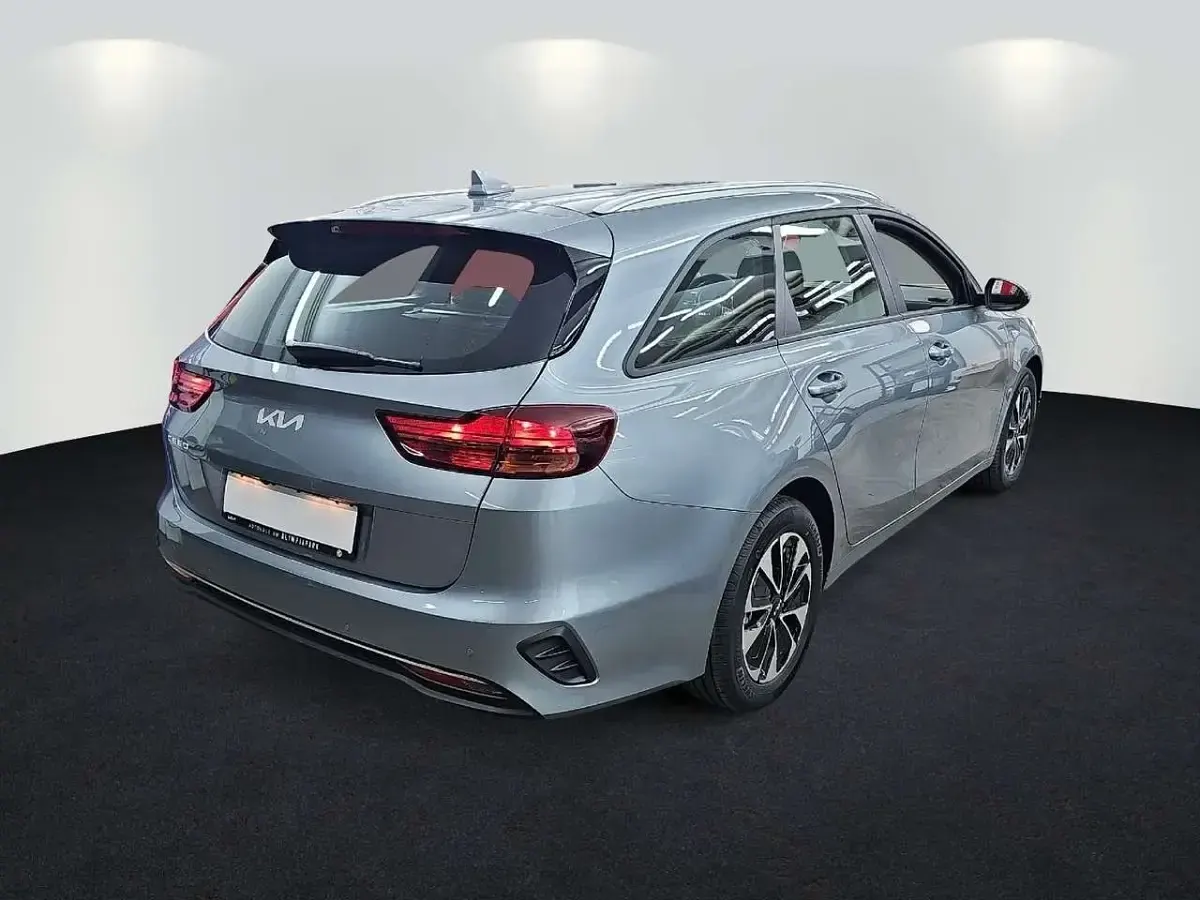 Neu Kia Ceed Sportswagon Vision 141 PS (103 kW) 2025 Css lunar silver m Kombi