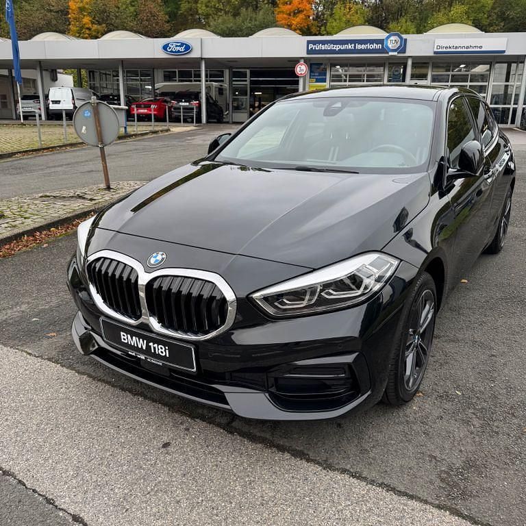 Gebraucht BMW 118 Sport Line 136 PS (100 kW) 2023 Schwarz Kleinwagen