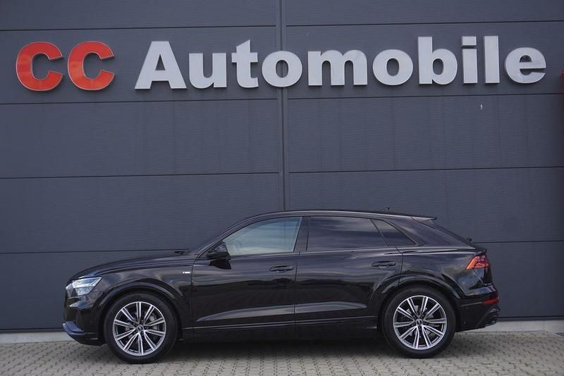 Orcaschwarz metallic Gebraucht 2021 Audi Q8 S-Line SUV | 52.990 € (Superpreis) - Bild 1/4