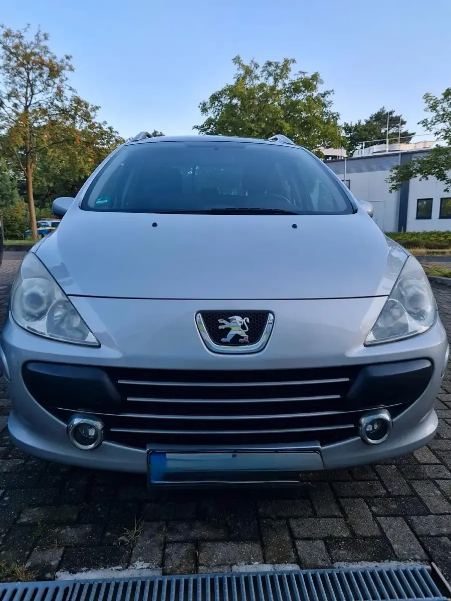 Gebraucht Peugeot 307 109 PS (80 kW) 2007 Silber Limousine