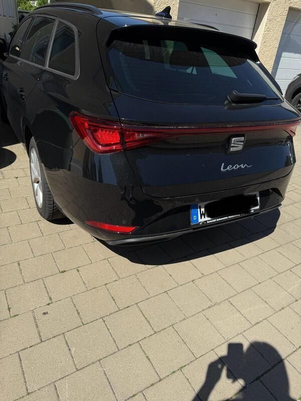 Schwarz Gebraucht 2024 Seat Leon ST Kombi | 21.200 € (Superpreis) - Bild 1/4