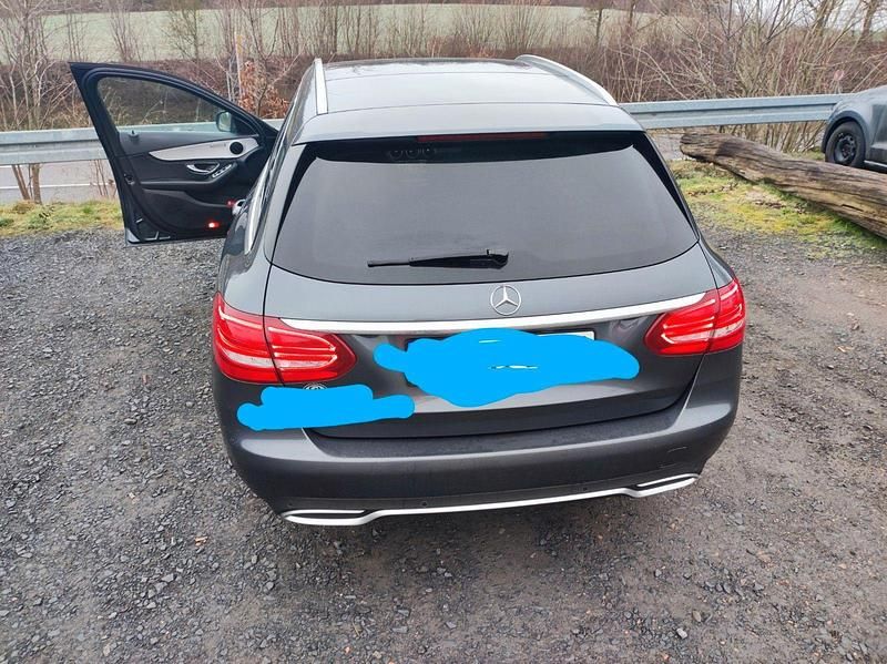 Grau Gebraucht 2014 Mercedes 220 Avantgarde Kombi | 15.500 € - Bild 1/4