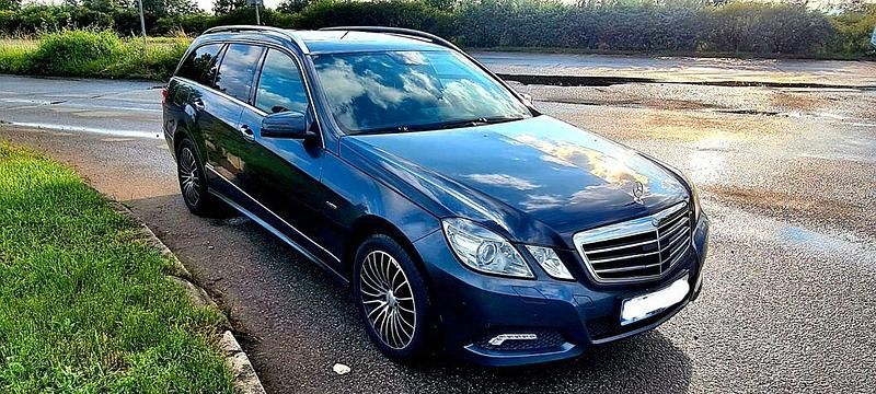 Gebraucht Mercedes E350 Avantgarde 265 PS (194 kW) 2010 Blau Kombi