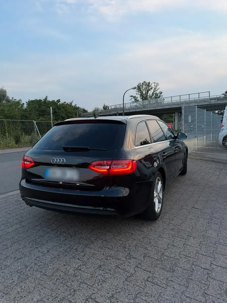 Gebraucht Audi A4 150 PS (110 kW) 2014 Schwarz Kombi