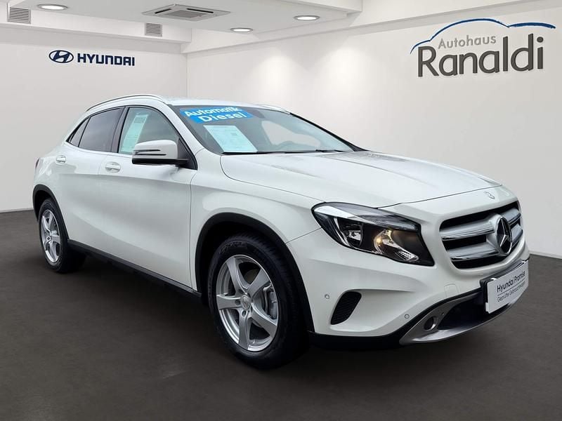 Gebraucht Mercedes GLA220 177 PS (130 kW) 2015 Calcitweiss  unilack SUV