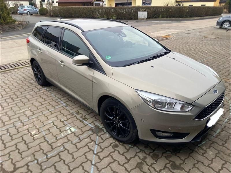 Gebraucht Ford Focus Business Edition 125 PS (91 kW) 2015 Gold Kombi
