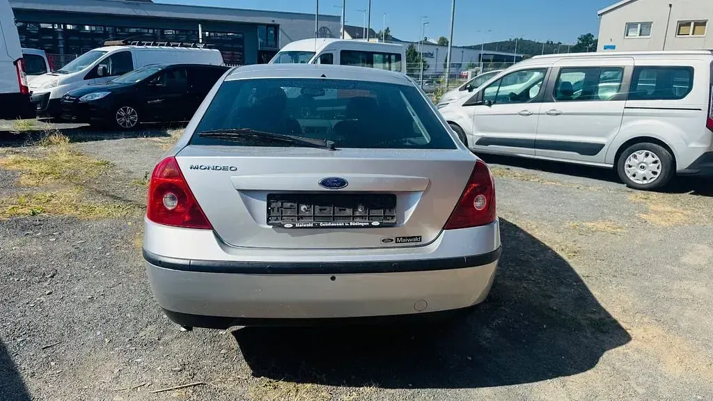 Gebraucht Ford Mondeo 145 PS (106 kW) 2003 Schwarz Limousine