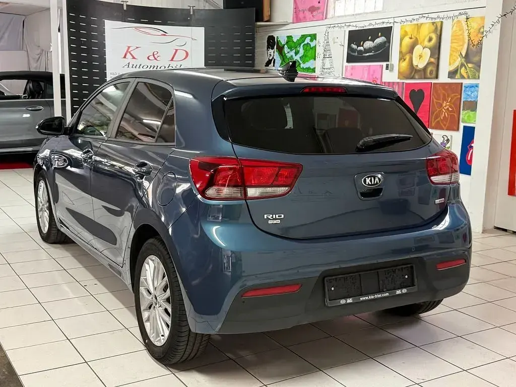Gebraucht Kia Rio DREAM-TEAM Edition 101 PS (74 kW) 2020 Blau Limousine