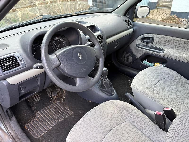 Gebraucht Renault Clio II 58 PS (42 kW) 2006 Andere farben Kleinwagen