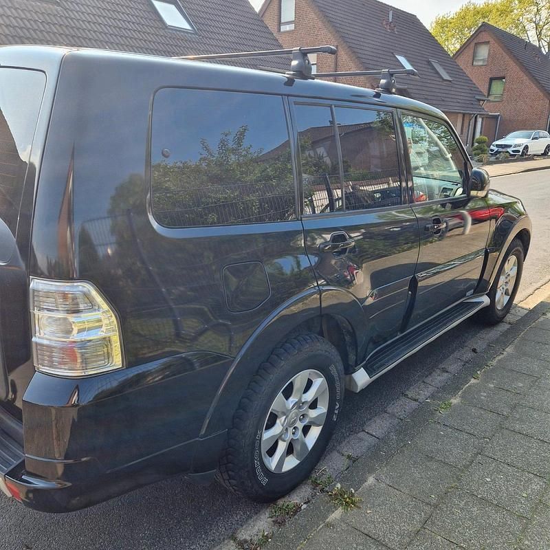 Gebraucht Mitsubishi Pajero 200 PS (147 kW) 2012 Schwarz SUV