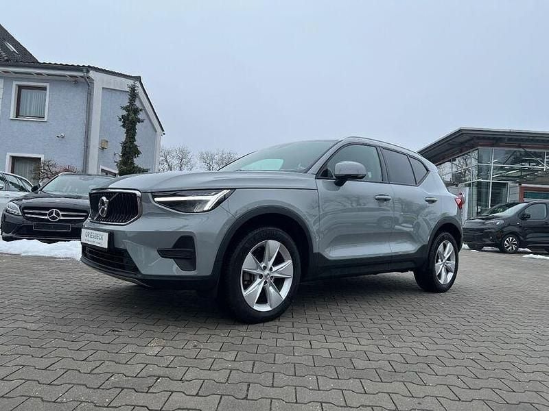 Gebraucht Volvo XC40 Core 129 PS (94 kW) 2023 Vapour grey / SUV