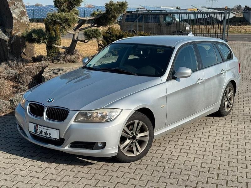 Gebraucht BMW 318 143 PS (105 kW) 2010 Titansilber metallic Kombi