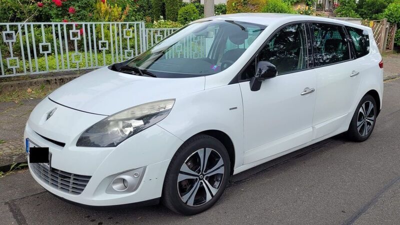 Weiß Gebraucht 2011 Renault Grand Scénic III Bose Edition Van / Kleinbus | 3.900 € (Fairer Preis) - Bild 1/4